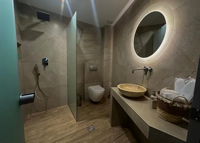 Anna Maria Views * Néos Marmarás