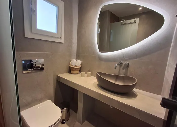 Anna Maria Views Néos Marmarás