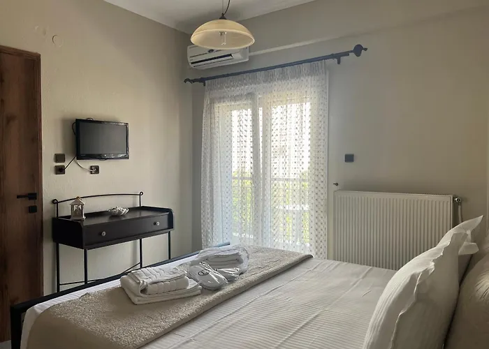 Anna Maria Views * Néos Marmarás