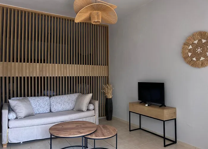 Anna Maria Views * Néos Marmarás