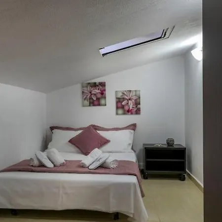 Anna Maria Views * Неос-Мармарас