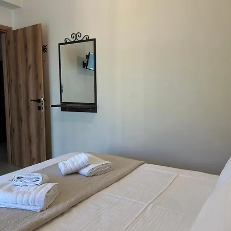 Anna Maria Views Néosz Marmarász